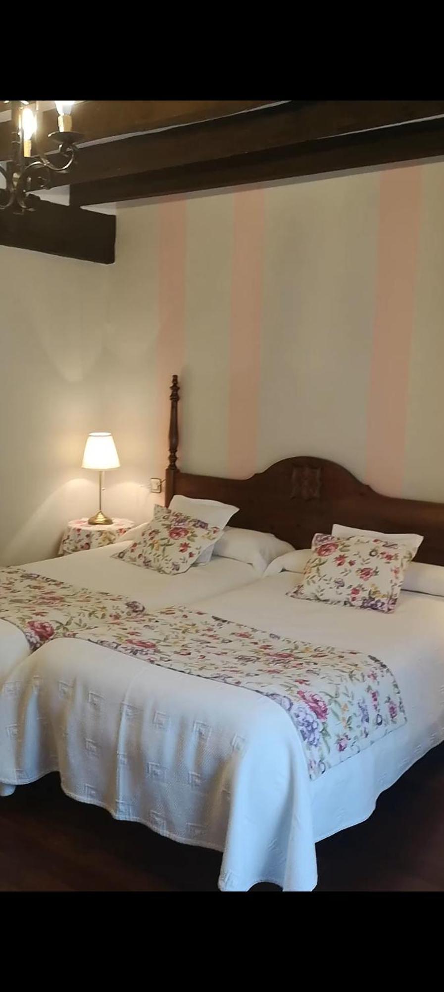 Hotel La Punvieja à Los Tojos Extérieur photo