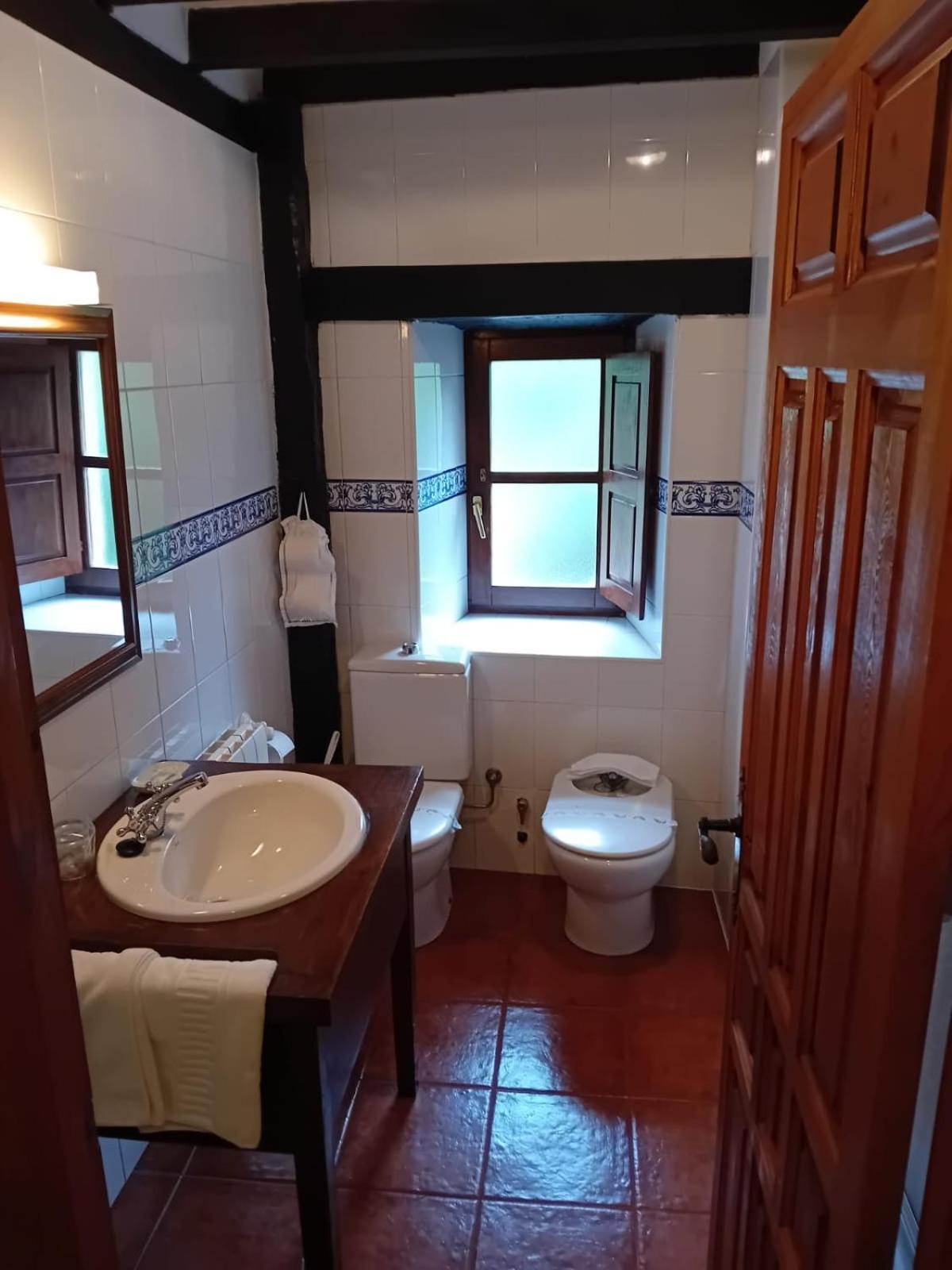 Hotel La Punvieja à Los Tojos Extérieur photo